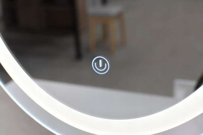 Fésülködő asztal székkel és LED tükörrel – fehér